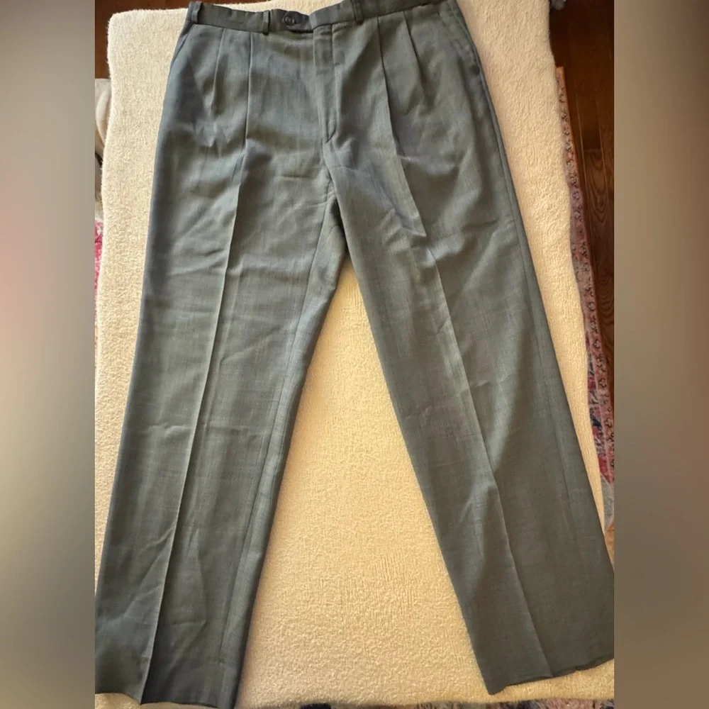 Chaps Men's Suit in Olive